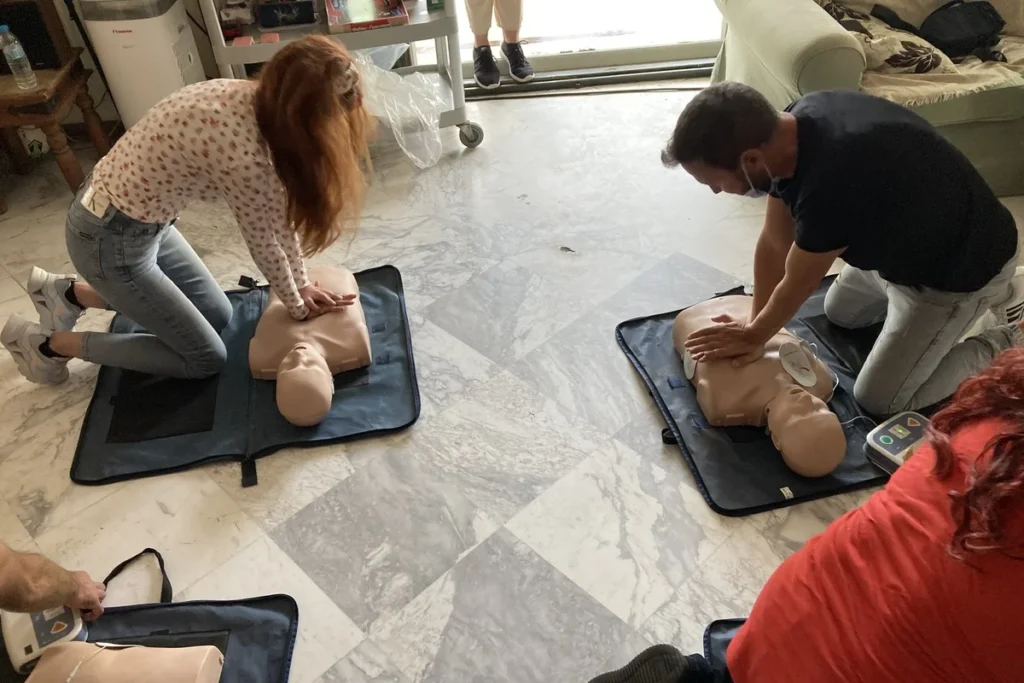 Εκπαίδευση στις πρώτες βοήθειες με τους Έλληνες Διασώστες